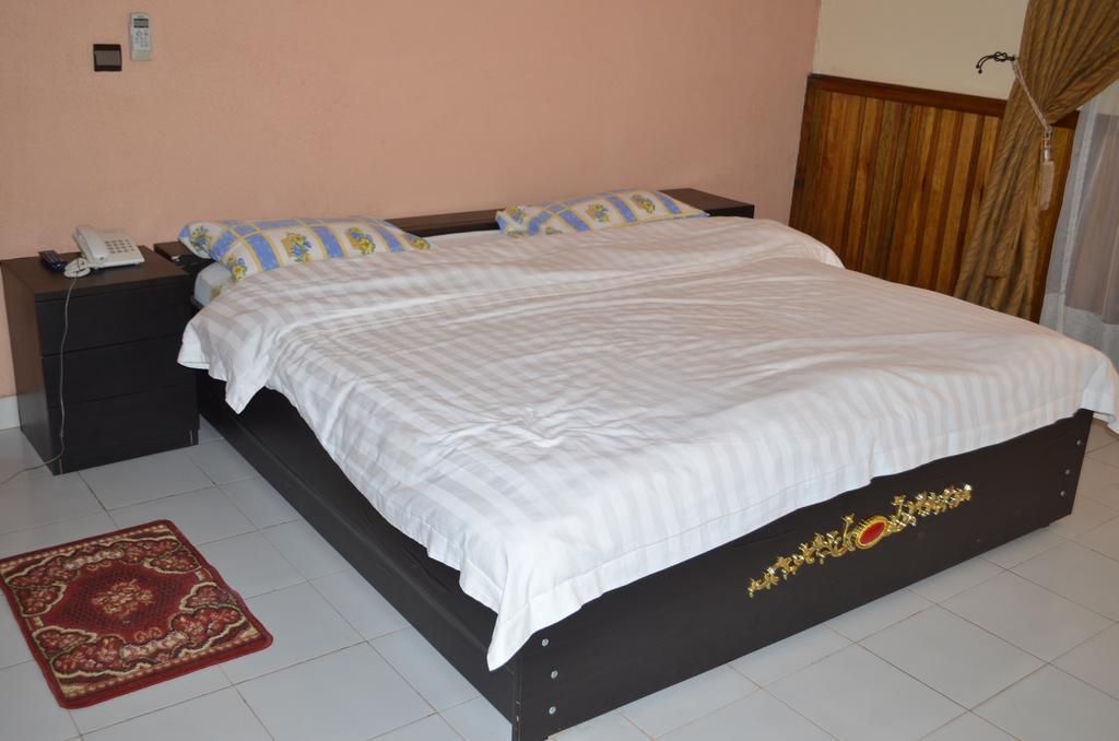 Ouaga Beach Hotel Ouagadougou Exteriör bild