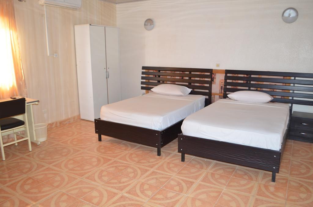 Ouaga Beach Hotel Ouagadougou Exteriör bild